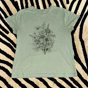 FIFTH SUN t-shirt. Size medium. A sage green t-shirt.